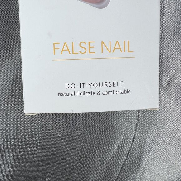 Valentine's‎ Day Almond Press on Nails Red Heart Nude False Art 24pcs FAST SHIP! - Picture 3 of 8